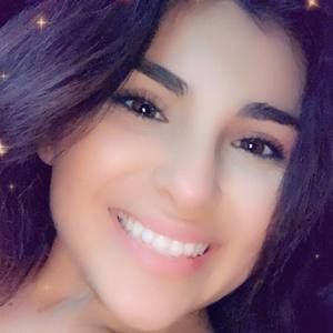 Meet your Posher, Estefania